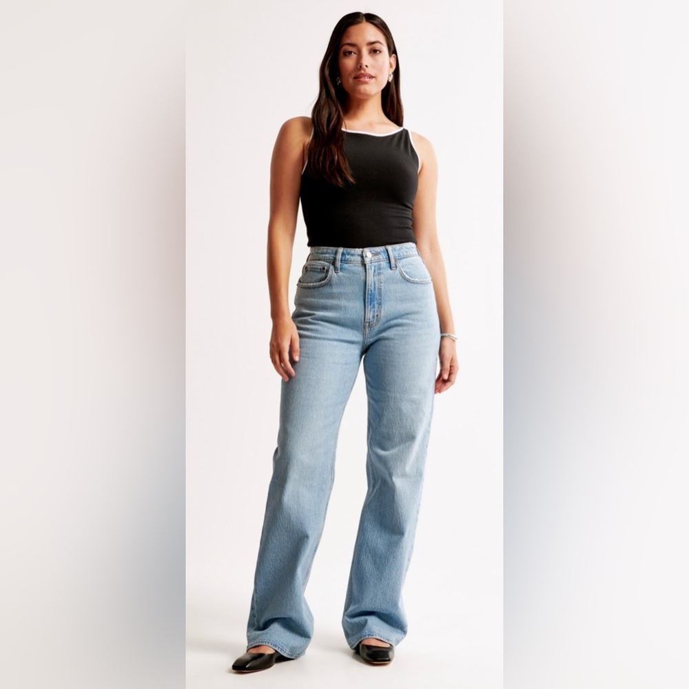 Abercrombie & Fitch Curve Love 90s Relaxed High Rise Jeans